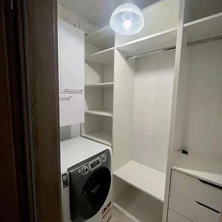 Citadel - Coresi Mall - Free Parking - 20 Minutes From Skiing Apartamento