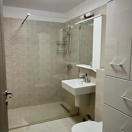 Apartamento Citadel - Coresi Mall - Free Parking - 20 Minutes From Skiing
